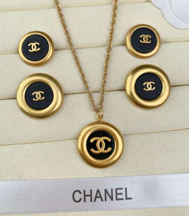 Picture of Chanel Sets _SKUChanelsuits0922546237